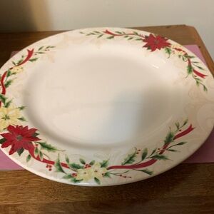 Pretty Christmas serving plate 11 1/2” diameter*